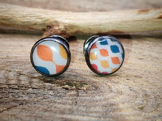 Clous d'oreille, acier inoxydable, cabochon de 6mm de diamètre en résine sur imprimé, motif asymétrique, fait main