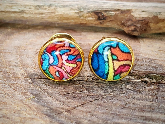 Clous d'oreille, acier inoxydable, cabochon de 6mm de diamètre en résine sur imprimé, motif asymétrique, fait main
