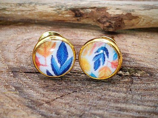 Clous d'oreille, acier inoxydable, cabochon de 6mm de diamètre en résine sur imprimé, motif asymétrique, fait main