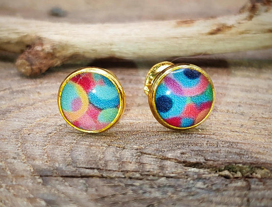 Clous d'oreille, acier inoxydable, cabochon de 6mm de diamètre en résine sur imprimé, motif asymétrique, fait main