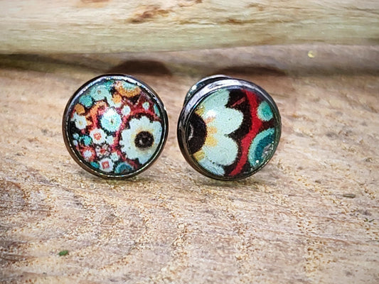 Clous d'oreille, acier inoxydable, cabochon de 6mm de diamètre en résine sur imprimé, motif asymétrique, fait main