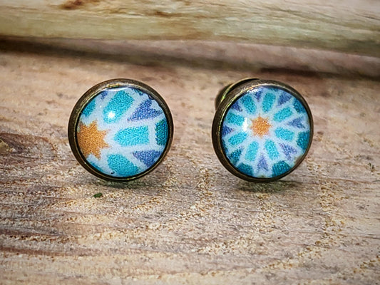 Clous d'oreille, cabochon de 6mm de diamètre en résine sur imprimé, fait main