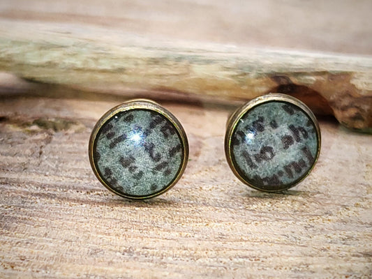 Clous d'oreille, laiton couleur bronze, cabochon de 6mm de diamètre en résine sur imprimé, fait main