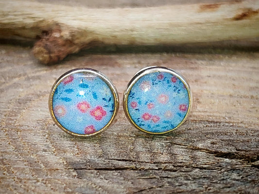 Clous d'oreille, acier inoxydable, cabochon de 6mm de diamètre en résine sur imprimé, fait main