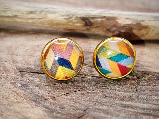 Clous d'oreille, acier inoxydable, cabochon de 6mm de diamètre en résine sur imprimé, motif asymétrique, fait main