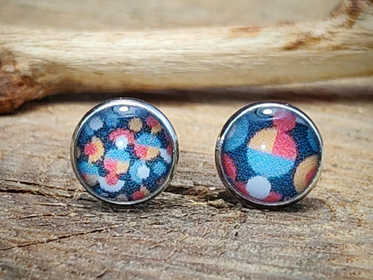 Clous d'oreille, acier inoxydable, cabochon de 6mm de diamètre en résine sur imprimé, fait main