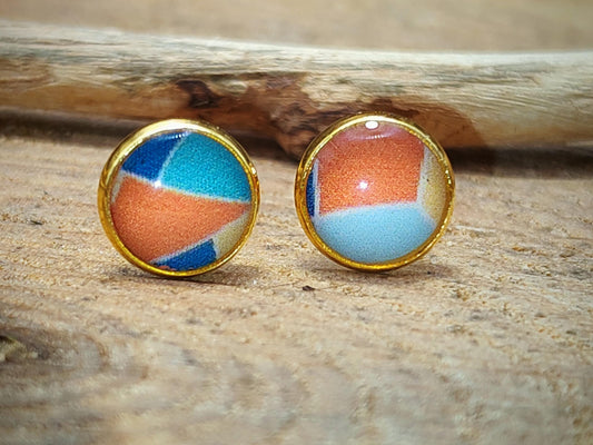 Clous d'oreille, acier inoxydable, cabochon de 6mm de diamètre en résine sur imprimé, motif asymétrique, fait main