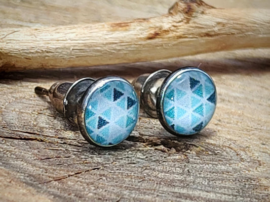 Clous d'oreille, cabochon de 6mm de diamètre en résine sur imprimé, fait main
