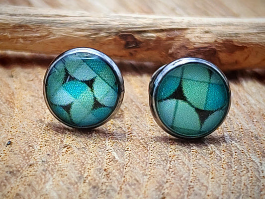 Clous d'oreille, acier inoxydable, cabochon de 6mm de diamètre en résine sur imprimé, motif asymétrique, fait main