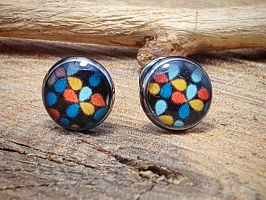 Clous d'oreille, acier inoxydable, cabochon de 6mm de diamètre en résine sur imprimé, motif asymétrique, fait main