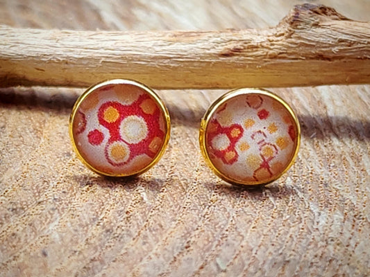 Clous d'oreille, acier inoxydable, cabochon de 6mm de diamètre en résine sur imprimé, motif asymétrique, fait main