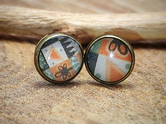 Clous d'oreille, acier inoxydable, cabochon de 6mm de diamètre en résine sur imprimé, motif asymétrique, fait main