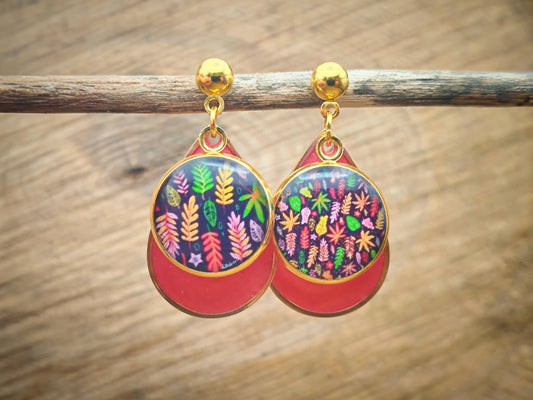 Boucles d'oreille de 14mm de diamètre en résine sur imprimé, motif asymétrique, fait main